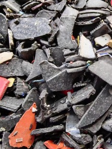 长期大量出售，水洗大丙料，小丙，车头，车件，内饰，花工程，花桶，机油桶破碎料