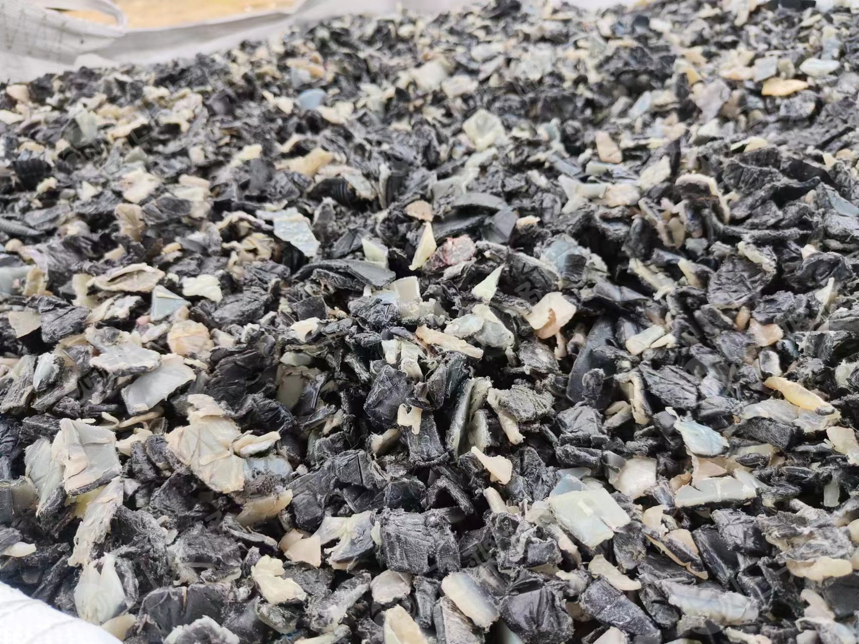 长期出售汽车油箱破碎料