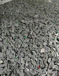 出售PE钢卷皮破碎料，分色好的和杂色的都有