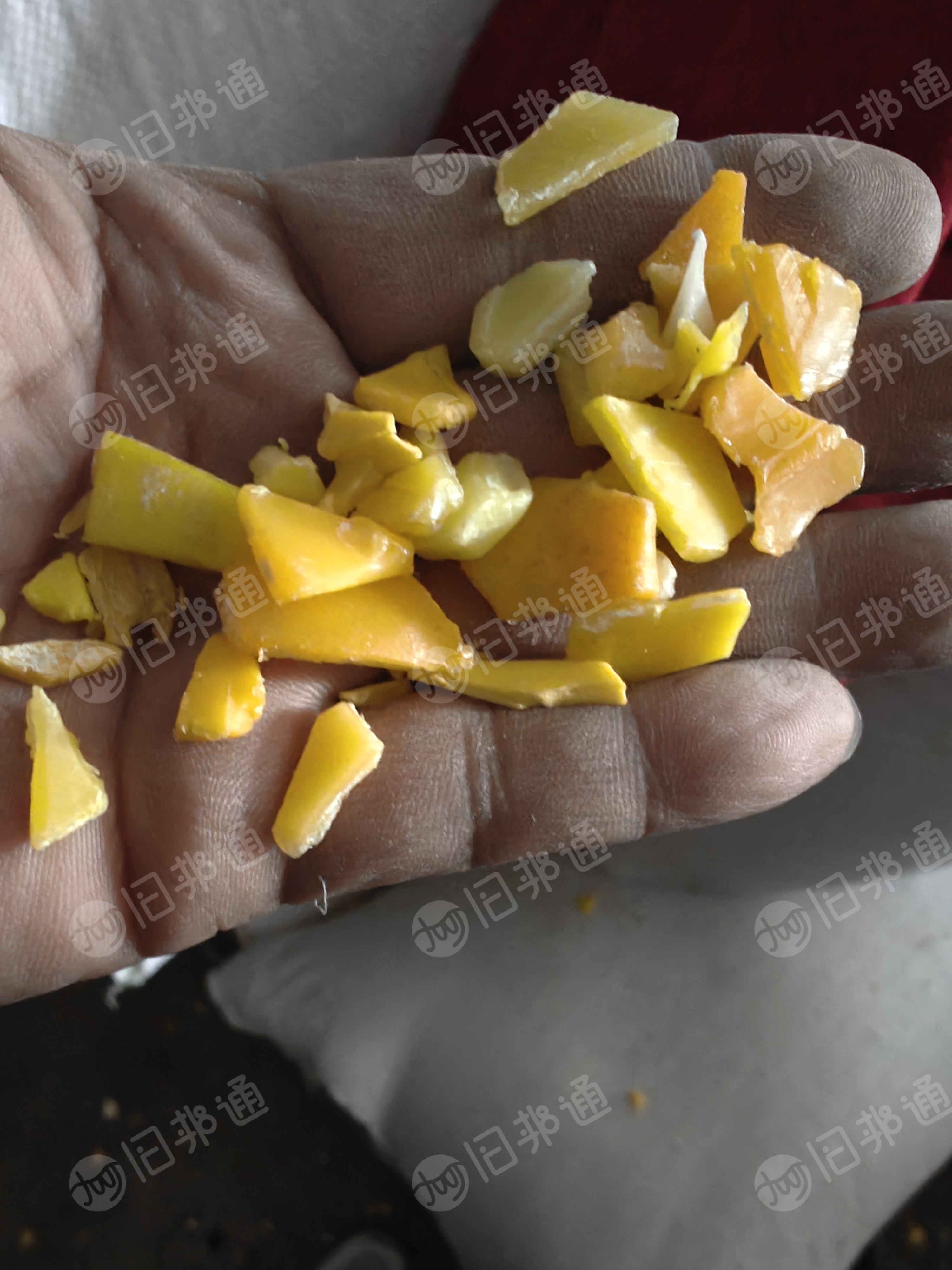 长期出售上机PE垃圾桶破碎料,各种颜色都有,月供500吨