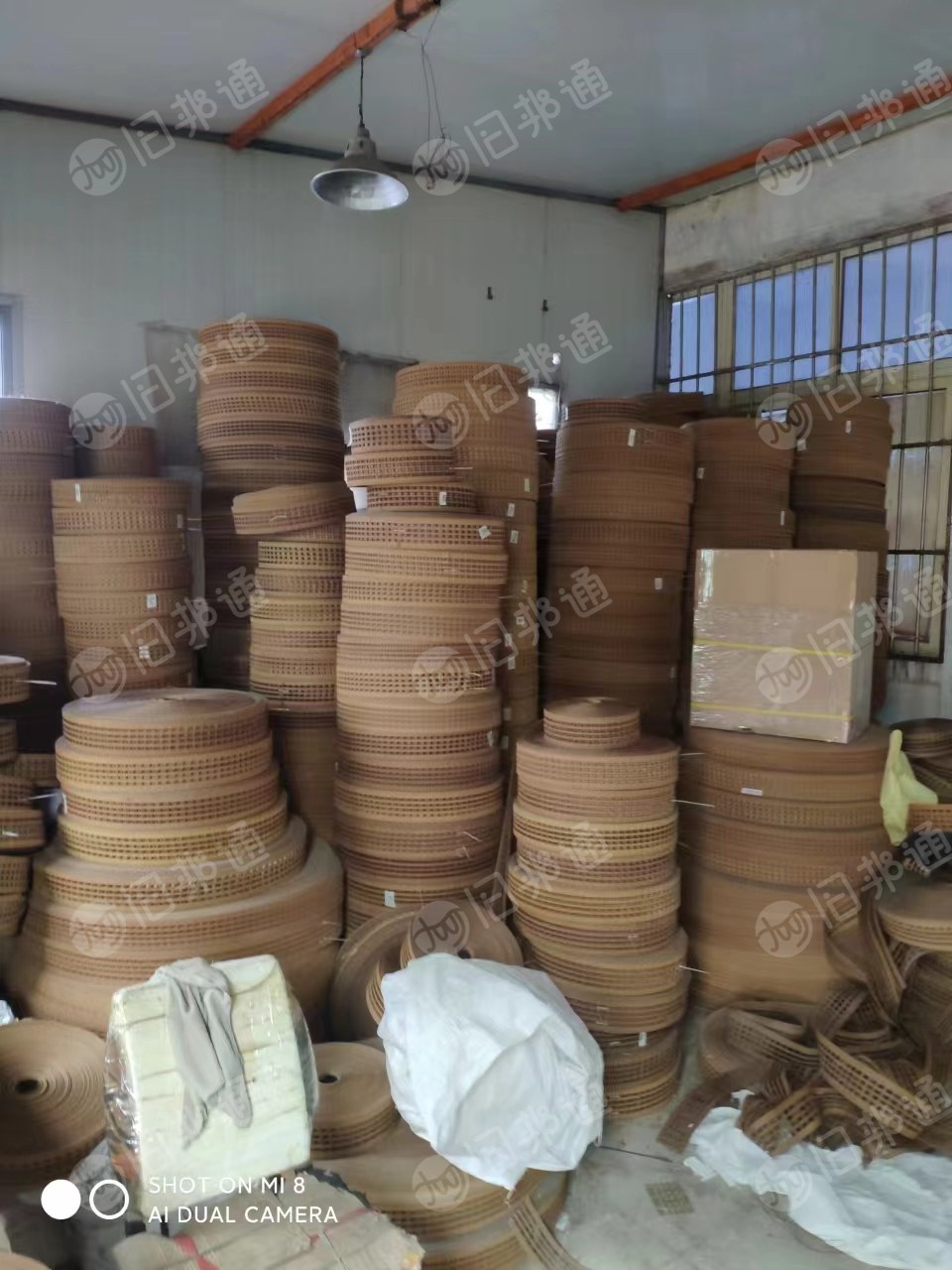 涤纶废料,经过加胶烫熨不拉丝了,有个五吨多,2000/吨,现货出售