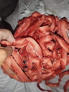 出售涤纶工业丝一个颜色有一车9.6开花料上面有点胶