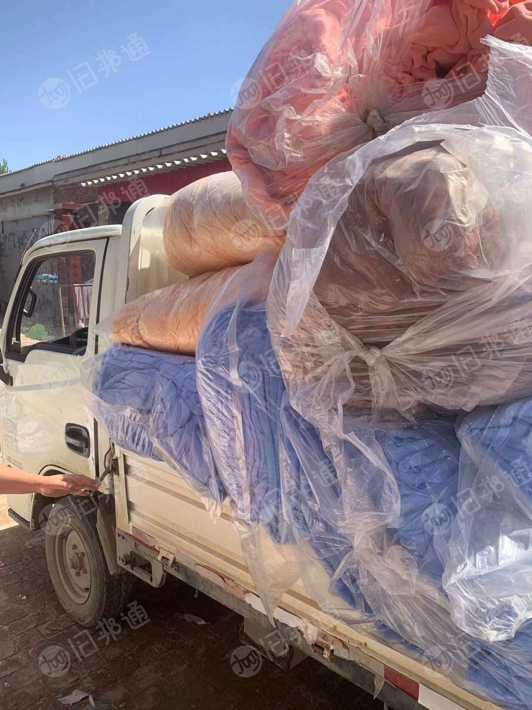 出售一批库存干发巾带生丝,三色颜色