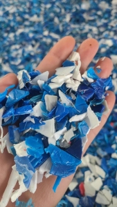 长期出售小蓝桶破碎料，蓝桶破碎料，花乙破碎料