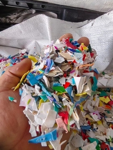 长期出售花丙破碎料，涂料桶破碎料