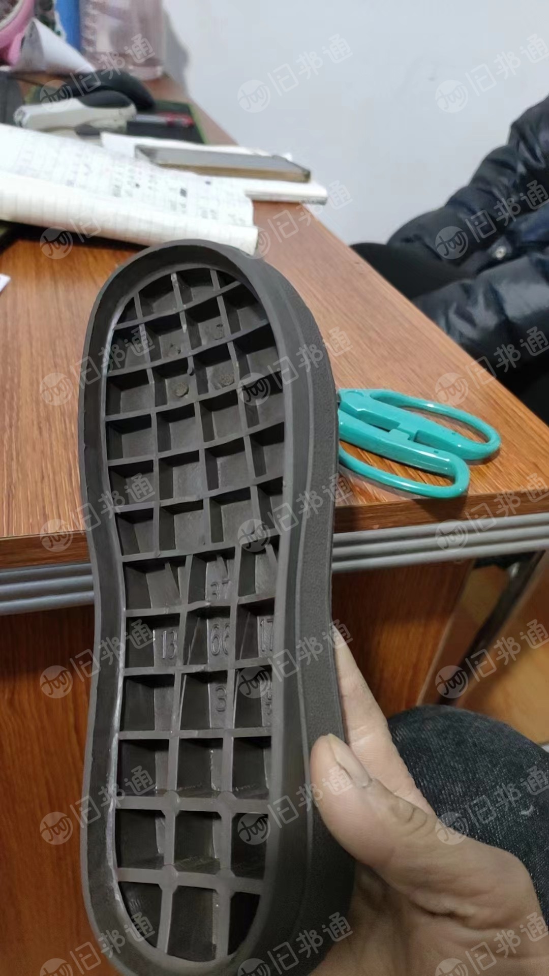 求购软质PVC破碎料，做鞋底用，颜色不限