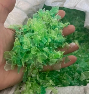 pet绿色瓶片，热洗的，现货15吨，长期出售