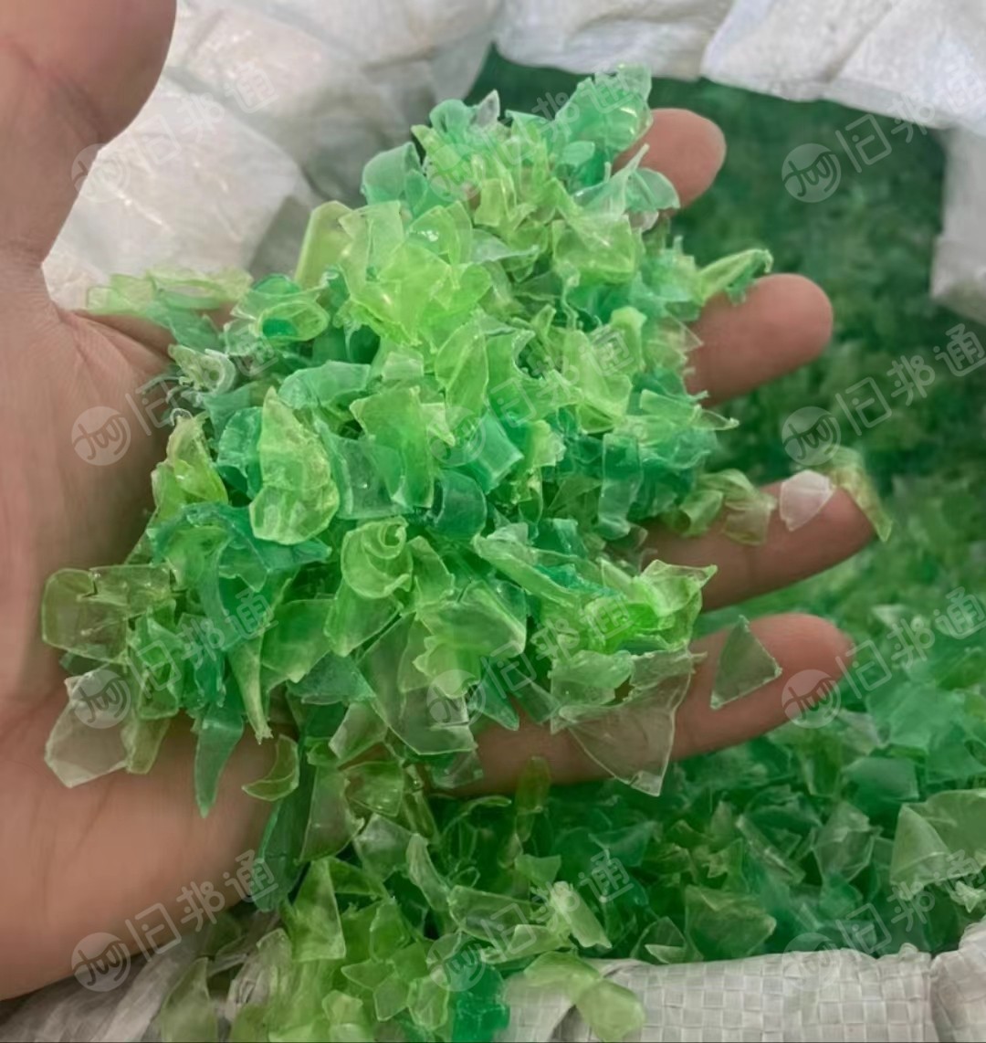 pet绿色瓶片,热洗的,现货15吨,长期出售