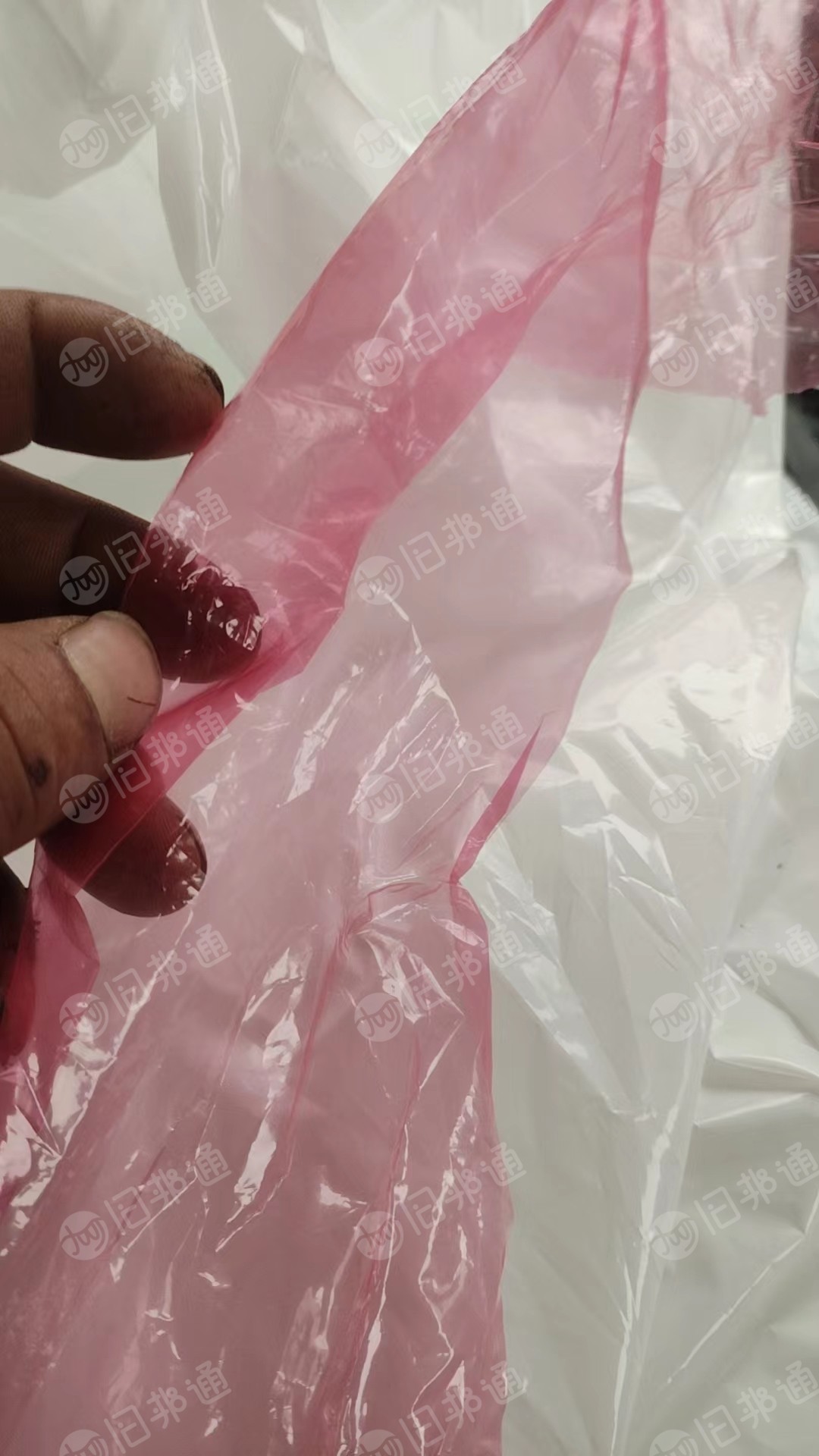 处理一批航空公司下来的PE干造高压膜,现货40多吨 。