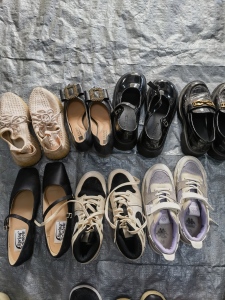 大量回收皮包、双肩包、书包，男女童凉鞋