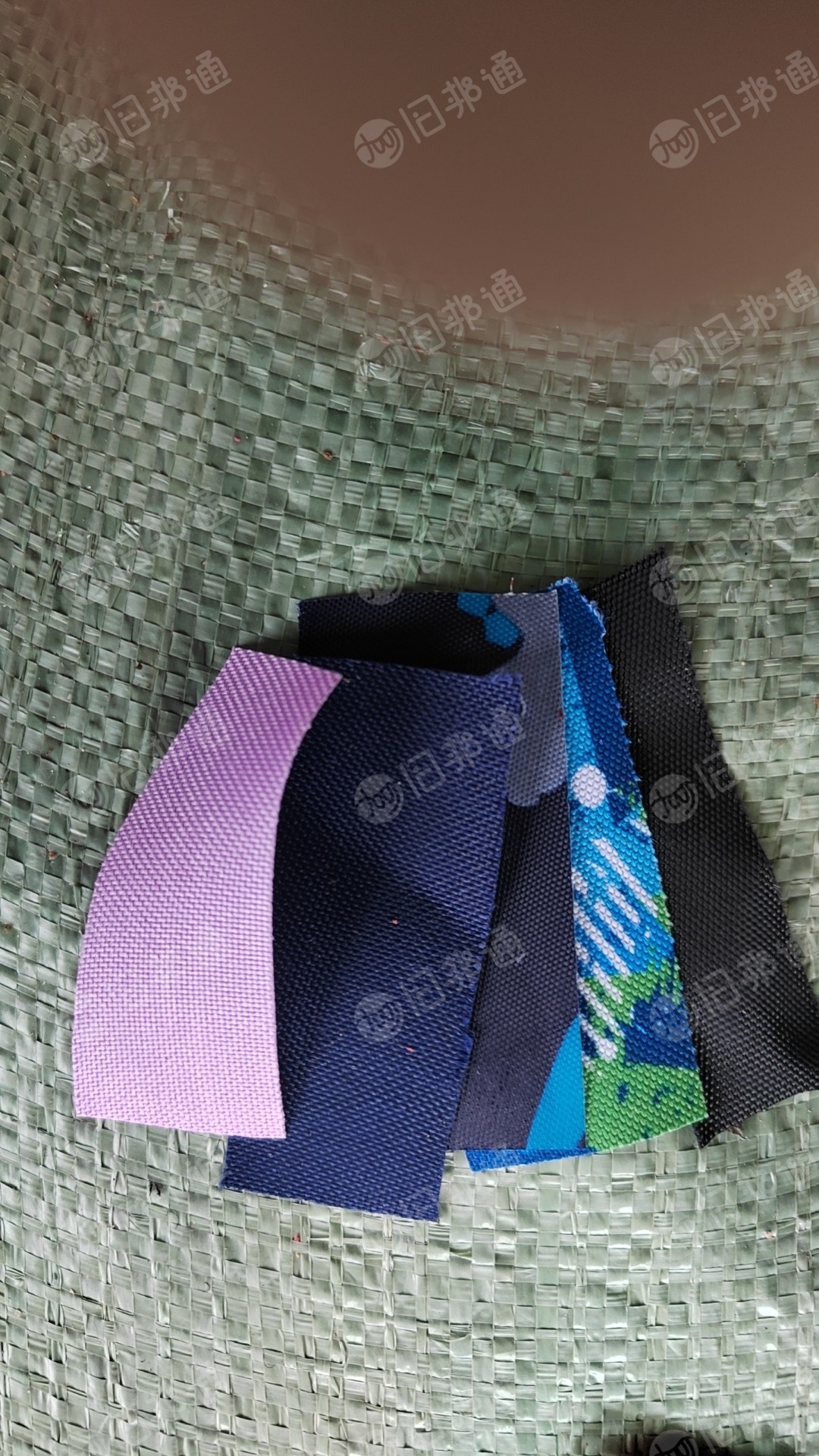 PVC箱包革边料,月供200吨,颜色杂色
