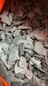 长期出售保险公司PP保险杠褪漆料，褪漆PP保险杠破碎料，月供100吨