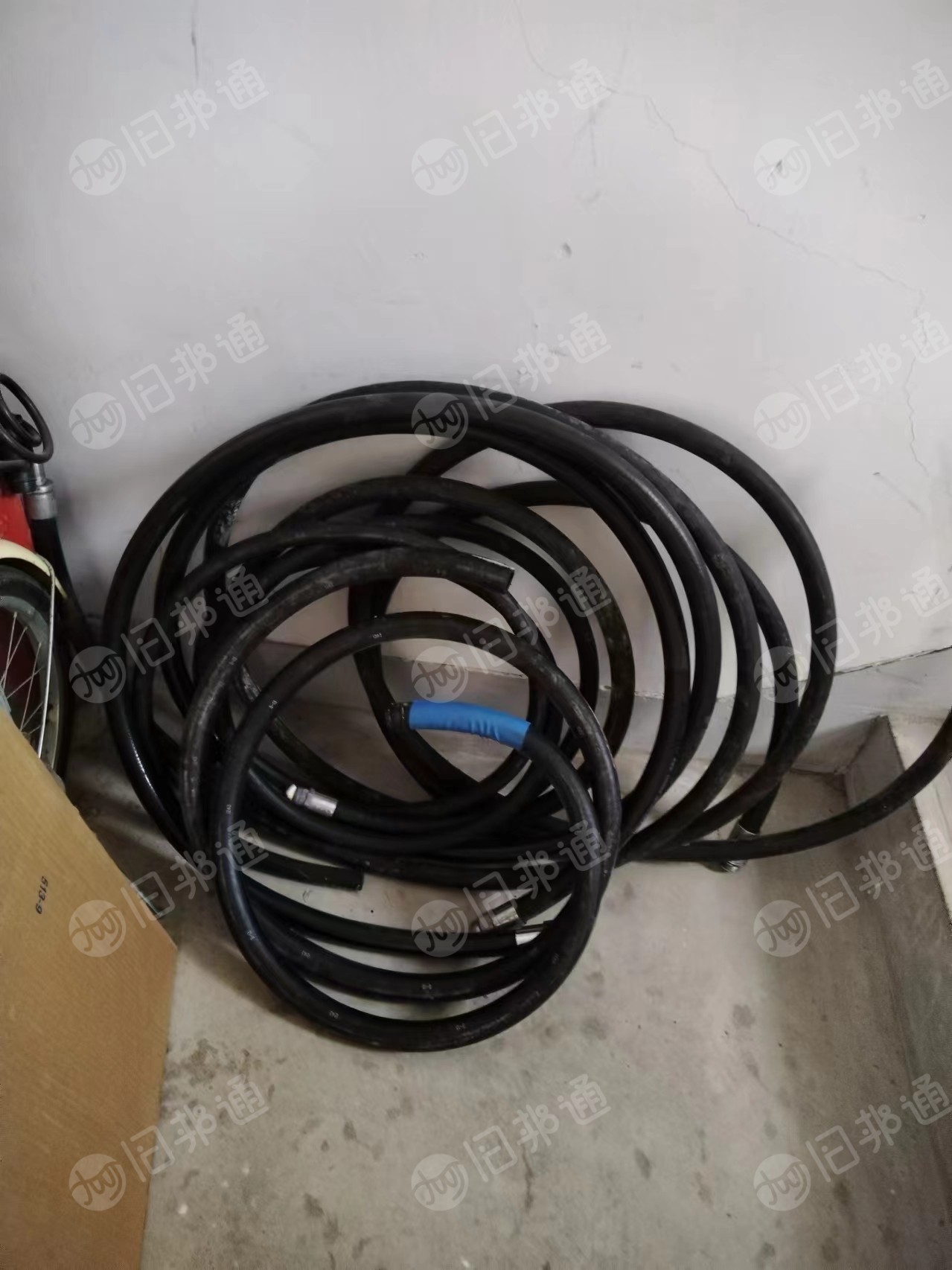 加油站长期出售橡胶管废料,里面有钢丝 。现货2吨多。