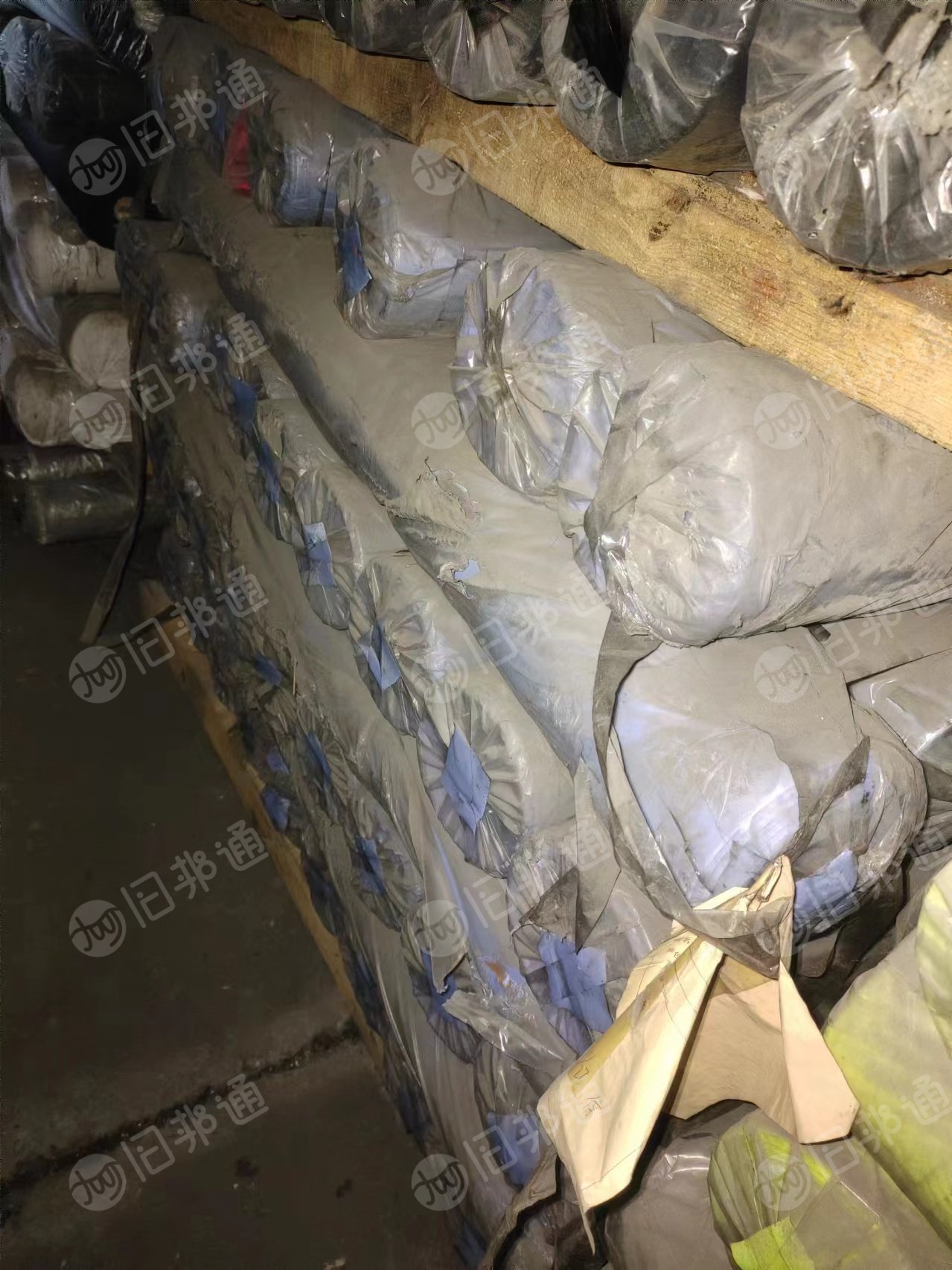 长期大量出售涤塔夫,牛津布pvc,24000米左右,江苏苏州提货!
