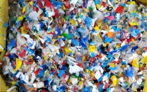 矿泉水瓶粉碎瓶盖料，月供100吨，现货出售