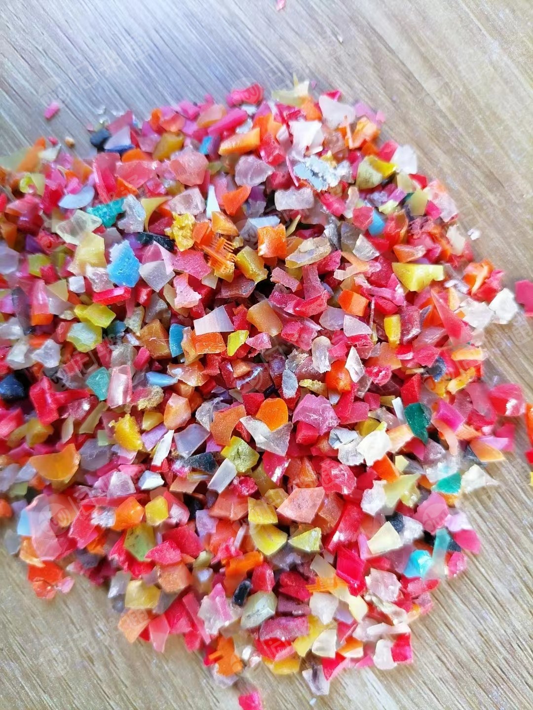 出售操场跑道橡胶颗粒,月供1000吨