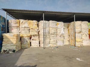 长期出售造纸厂下来的滤芯纸，不带胶水，有白色黄色蓝色