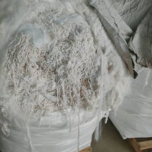 出售清洗甩干大白纯涤造粒，开花料