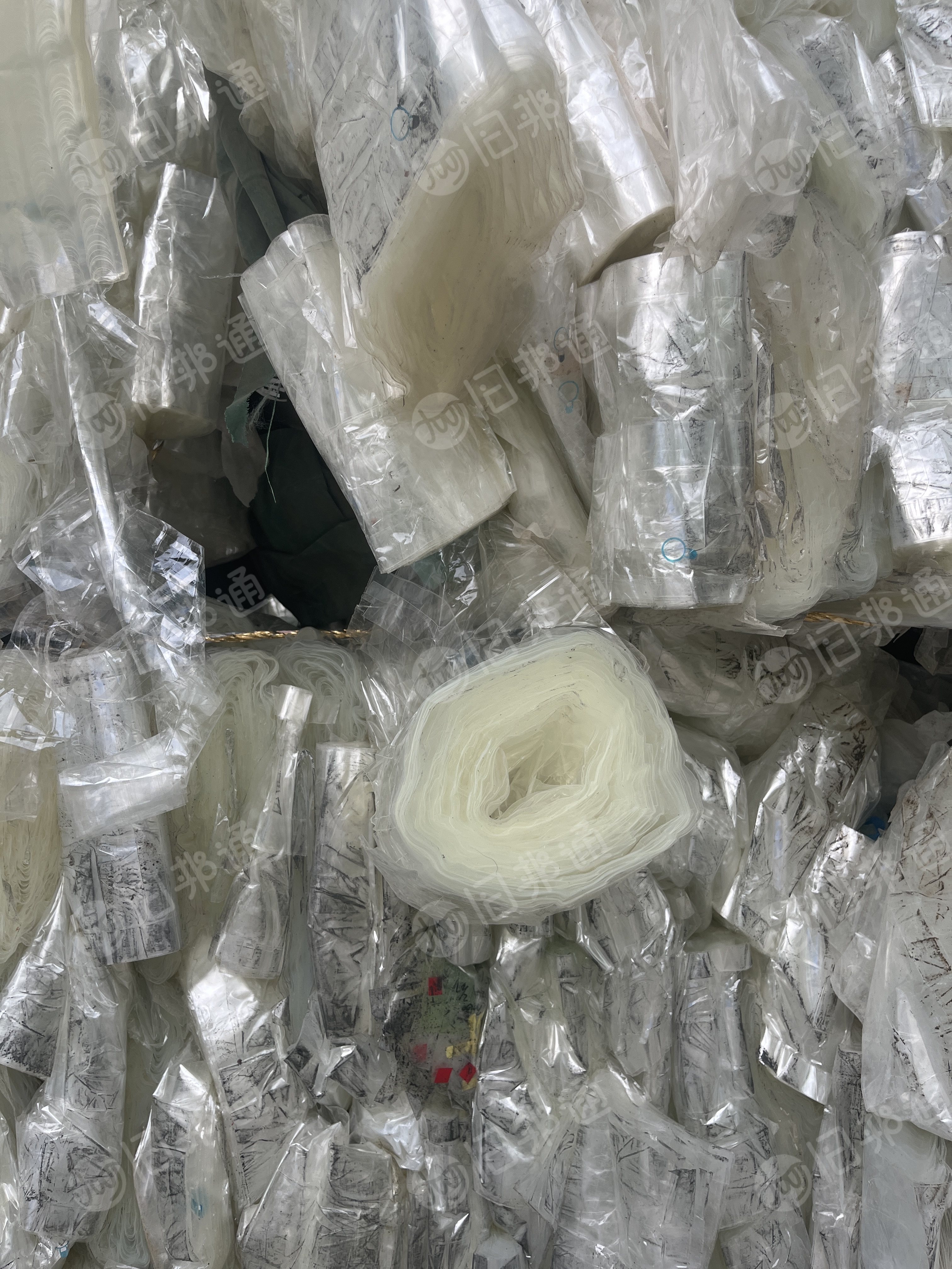 出售Pet透明卷膜,带胶的有十几吨