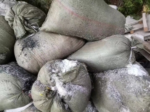 常年出售PVC塑钢锯末