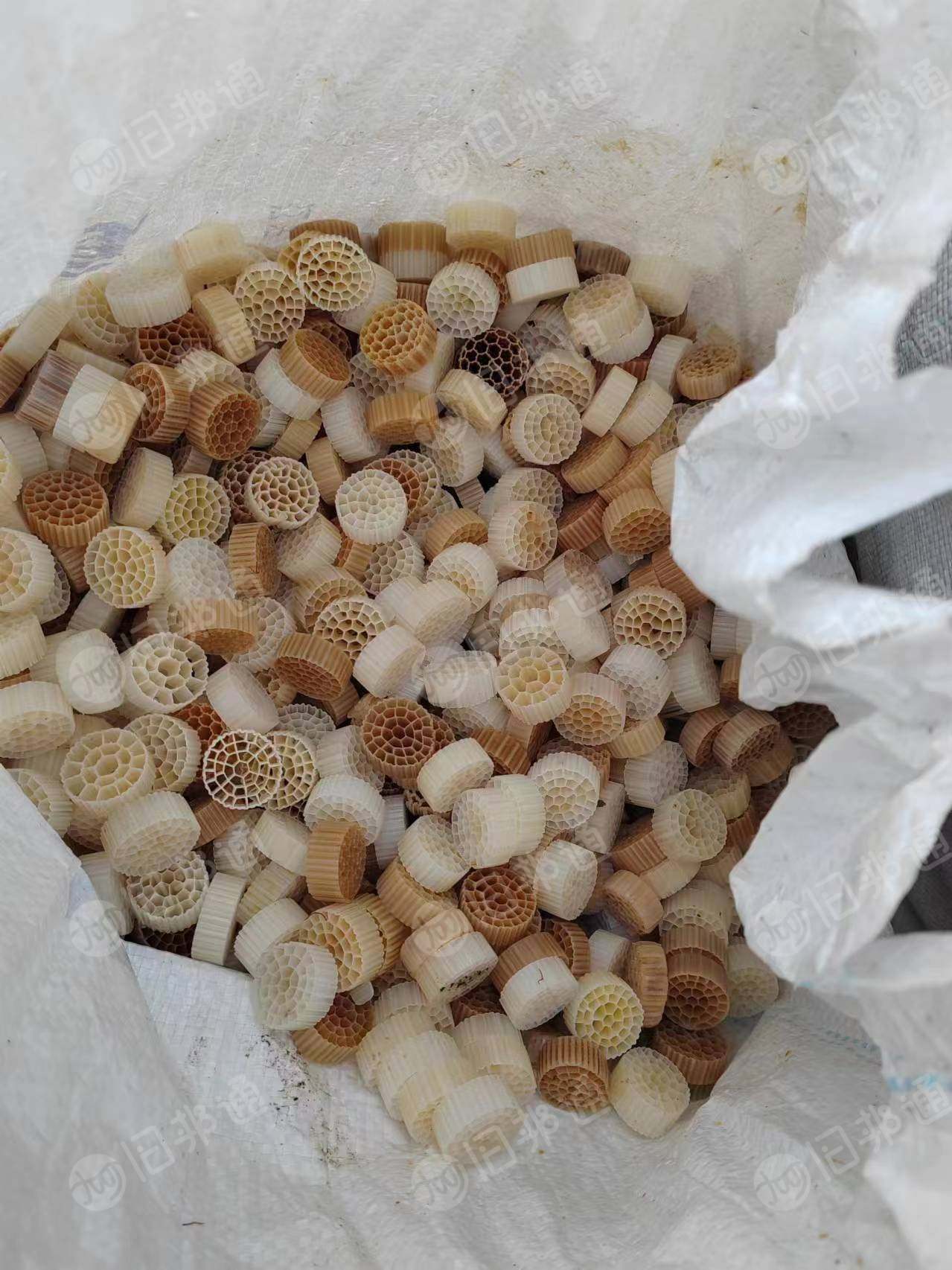 大量出售PE过滤球废料,破碎料和毛料都有