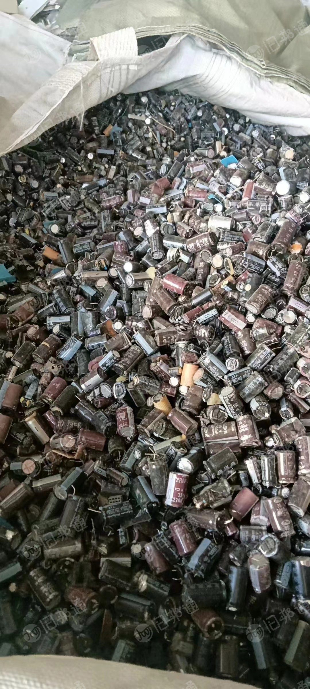 出售废旧小电容器
