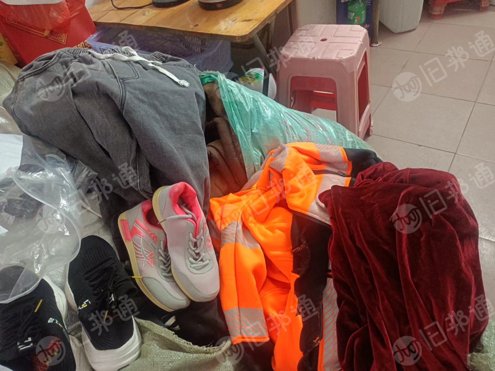 出售旧衣服,包鞋,棉被,夏装,冬装