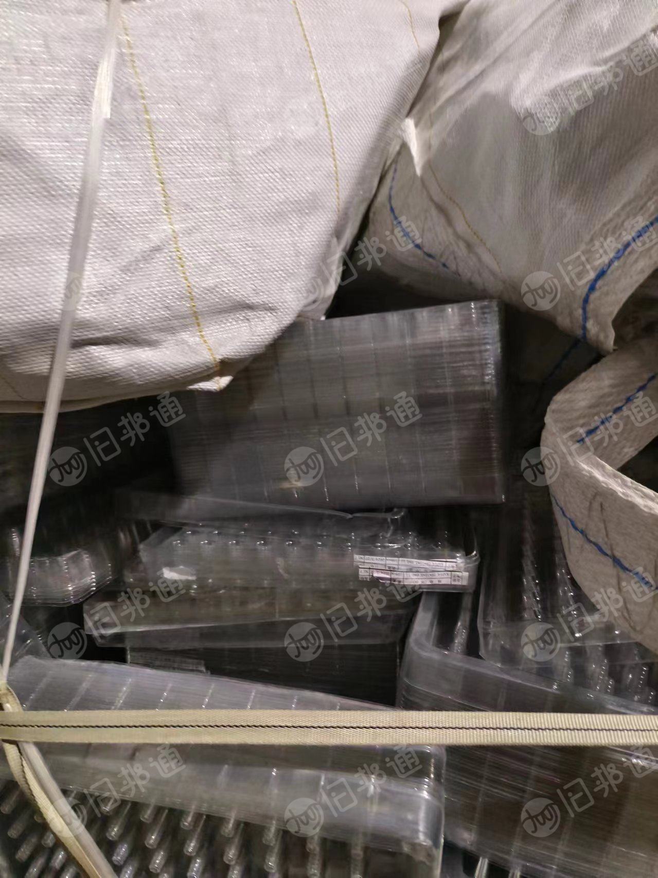 pet吸塑盒带标签的,现货5吨,出售