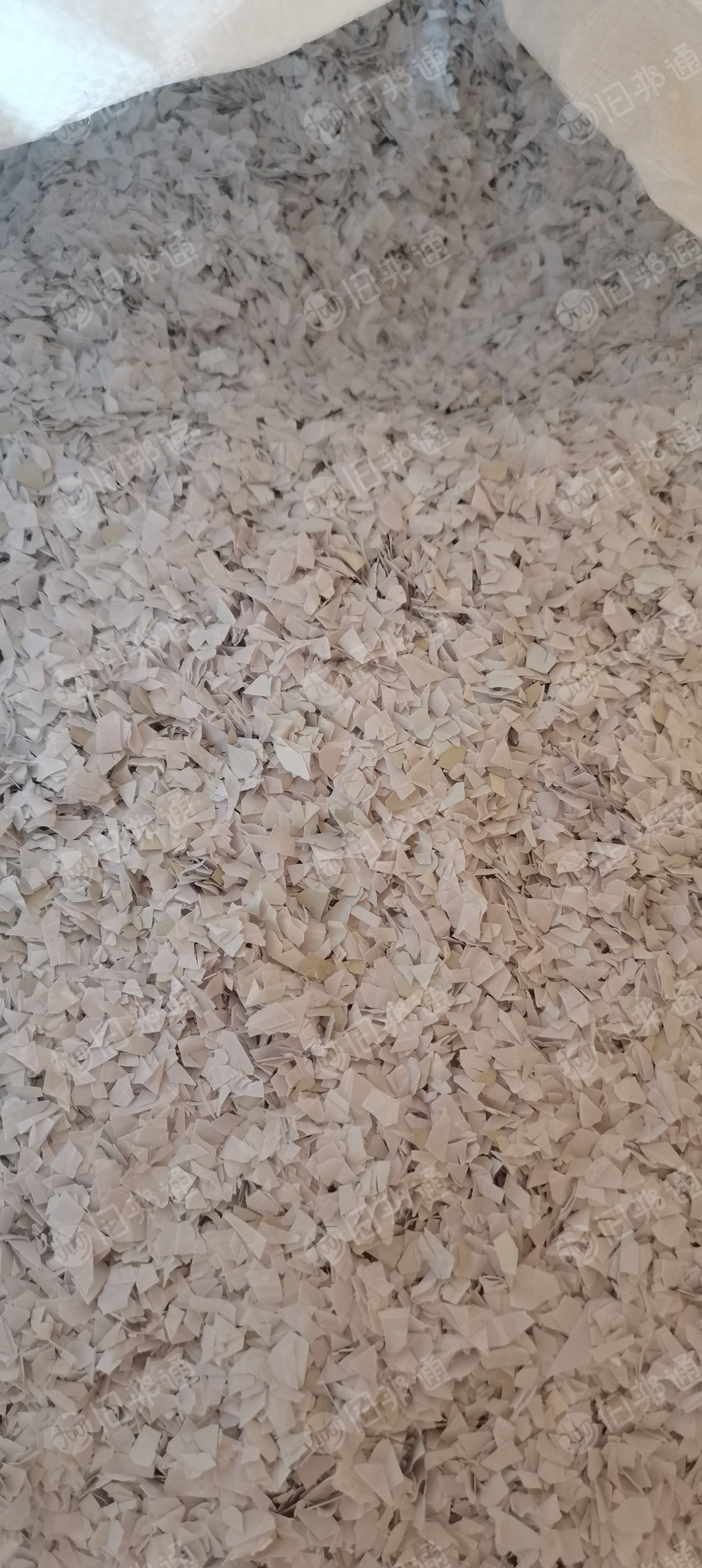 出售中性硬质PVC破碎料