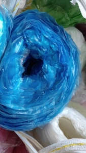 pet带胶废膜，现货10几吨，长期供应