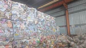 长期出售旧衣服二白料，浅色衣服