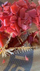 长期出售低压筐破碎料，大小蓝桶破碎料