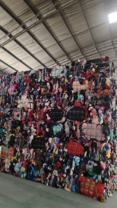 出售旧毛衣，分拣货，旧衣服，杂色，现货60吨