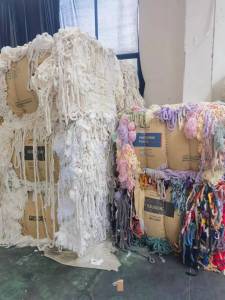 长期出售白色涤纶废纱，杂色腈纶纱，涤纶绒布