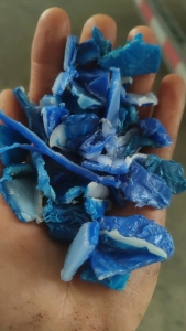 大蓝桶破碎料长期出售，现货不到20吨，月产50多吨 