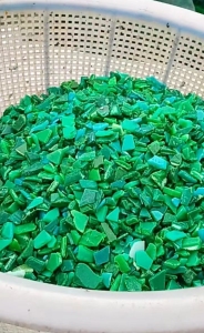 出售低压注塑破碎料，蓝色卡板、周转筐破碎料，绿色垃圾桶破碎料，月供200吨