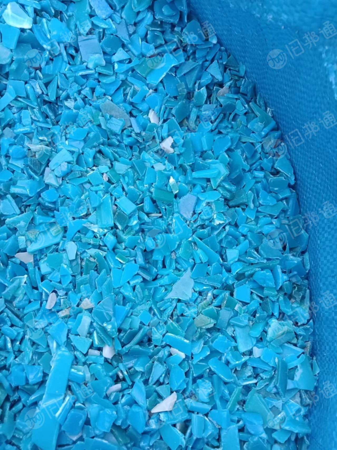 出售低压注塑破碎料,蓝色卡板、周转筐破碎料,绿色垃圾桶破碎料,月供200吨
