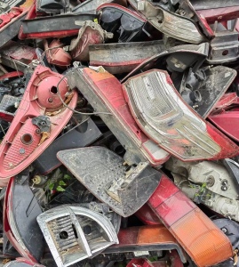 长期出售废旧汽车尾灯