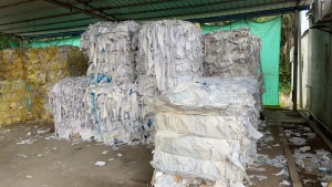 长期出售淋膜纸，黄白分开打包，现货各30吨