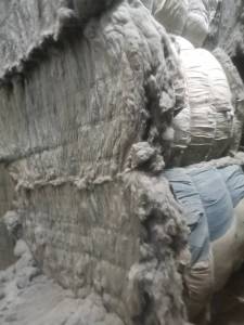 出售牛仔布块，回丝开的棉，麻灰色，现货四十吨