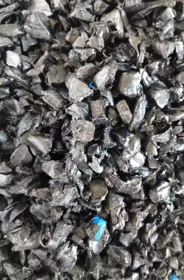 常年出售PE管道破碎料,给水管破碎料
