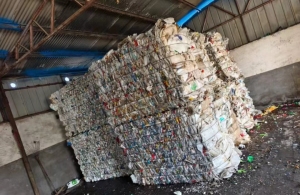 大小白压块，现货9.6米一车，长期出售