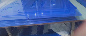 出售服装厂用过的模板废料，有PVC也有PET材质，有图钉，每月几十吨