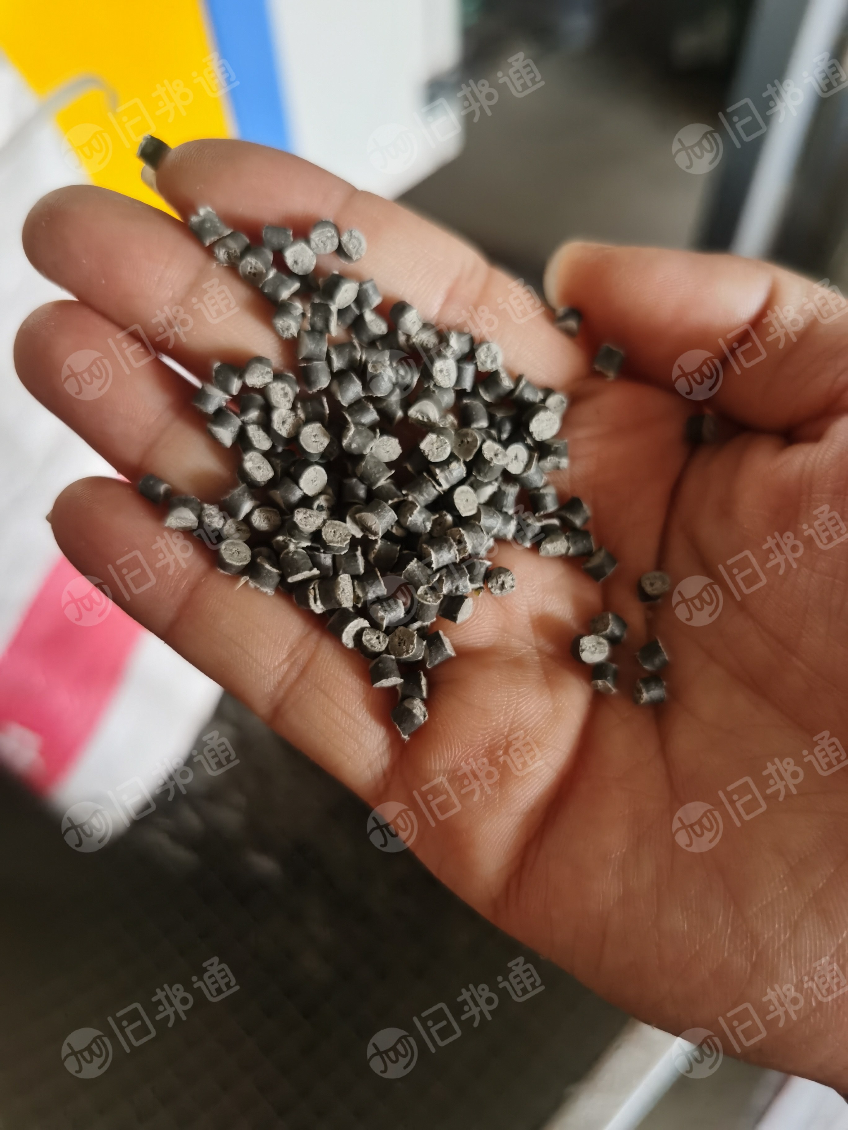 本厂大量生产PP黑色沉底颗粒,灰色聚丙颗粒!可用于注塑填充 角码等低端塑料管件,月产100多吨