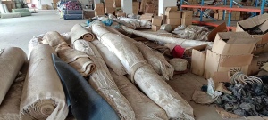 出售白棉底部库存地毯