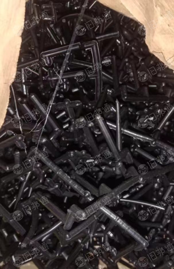 常年出售软质PVC水口料(有白色和黑色)