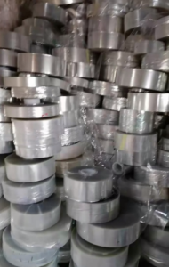 常年出售PET轻胶膜，现货10几吨，月供几十吨 