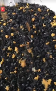 常年出售PE管道破碎料，蓝线管破碎料，黄线管破碎料