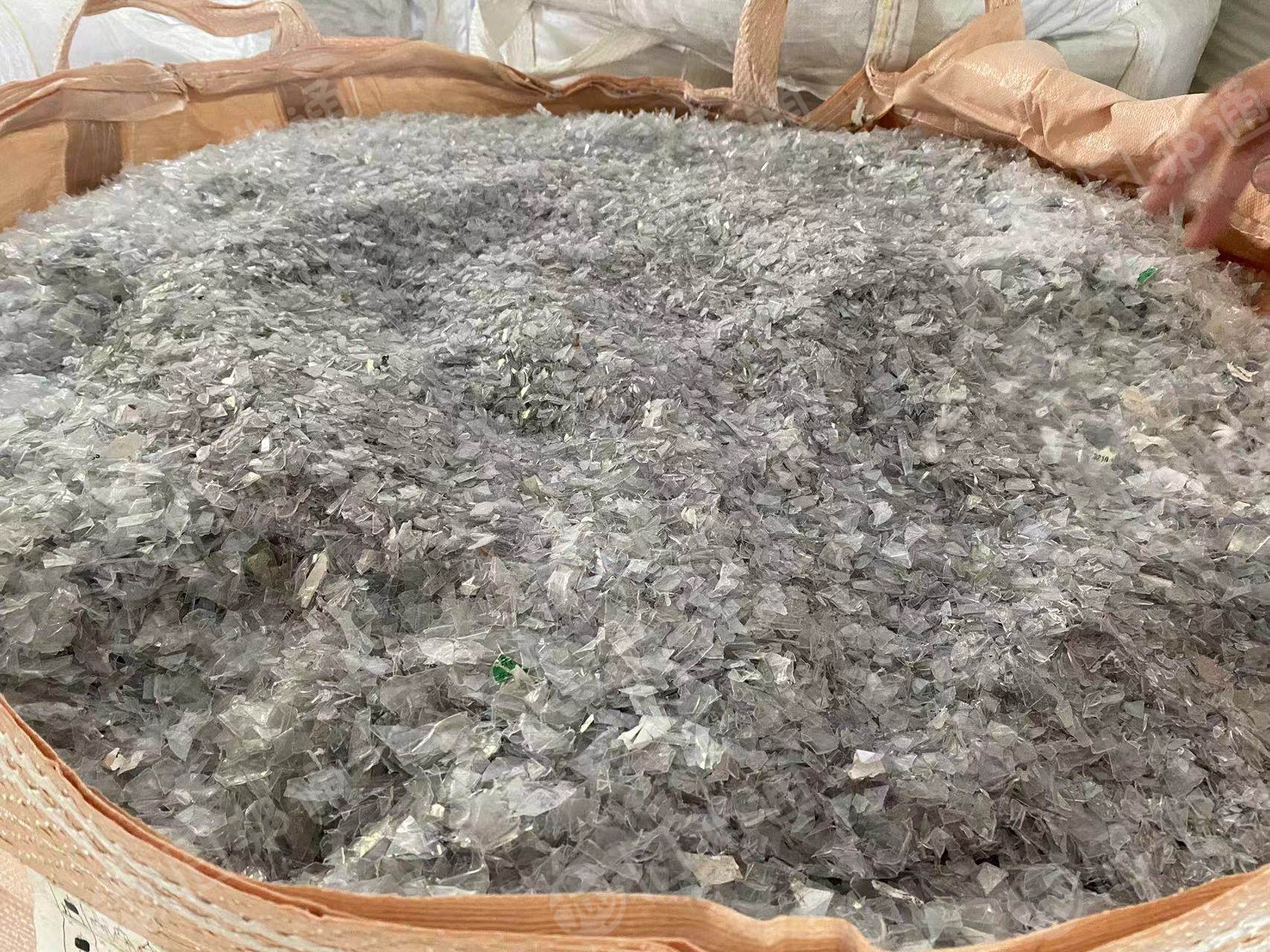 PET吸塑盒破碎料长期大量出售,里面含少量标签