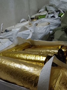 出售烫金膜，有大卷打绳用的，也有统货清洗料，现货20吨，月供40吨